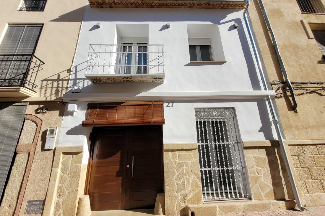 ATZ 27 — Rehabilitación integral de vivienda entre medianeras